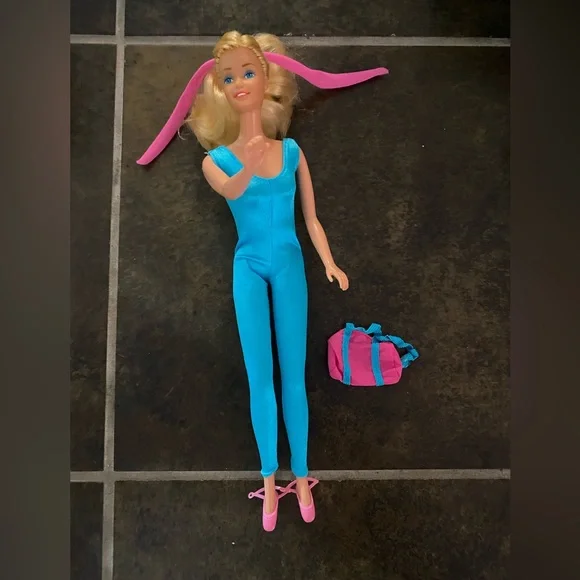 Great Shape Barbie Doll in Blue Outfit with Pink Accessories, no leg warmers - Picture 1 of 7